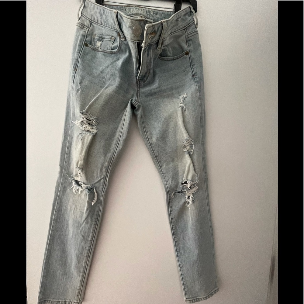 Distressed white wash skinny jeans